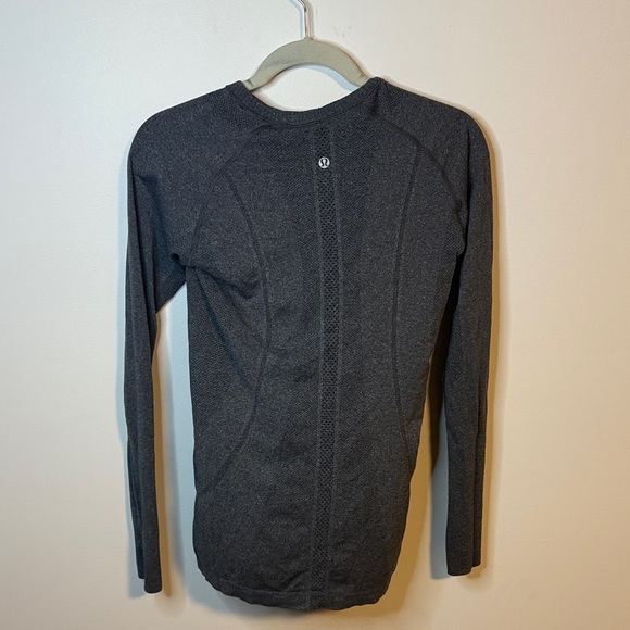 Lululemon Athletica Charcoal Heather Long Sleeve - Picture 6 of 6